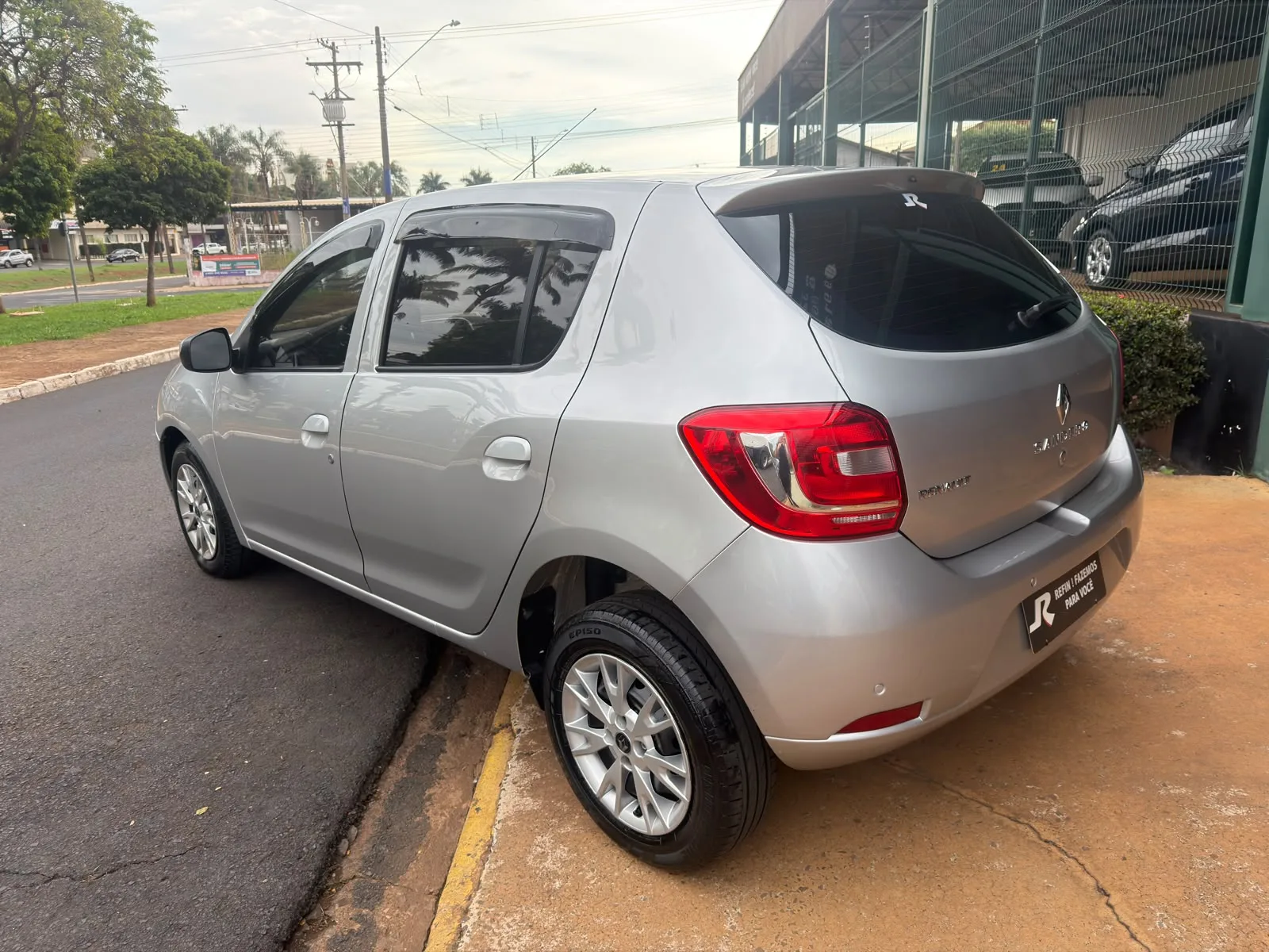 Renault Sandero 2020 — foto 4