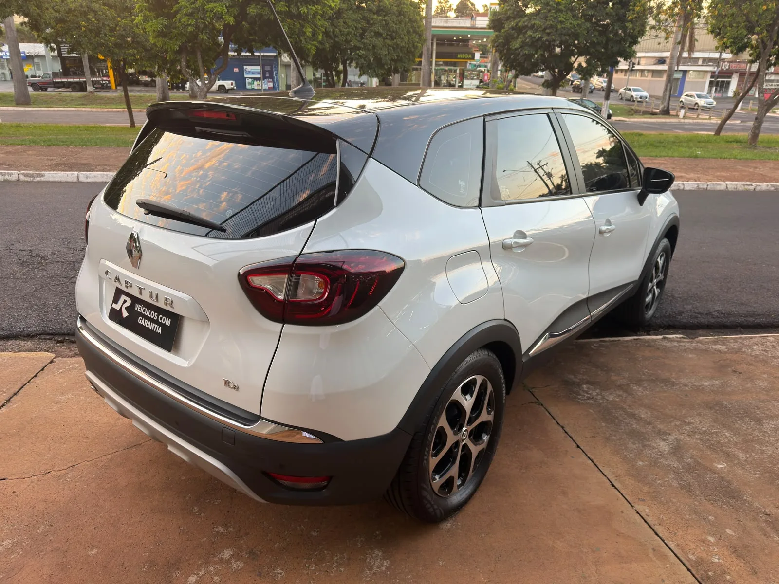Renault Captur 2022 — foto 6