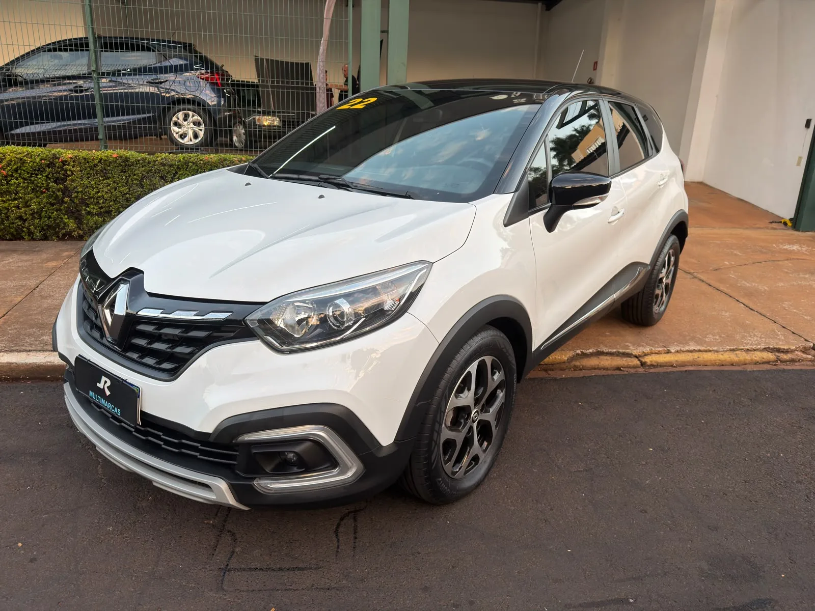 Renault Captur 2022 — foto 3