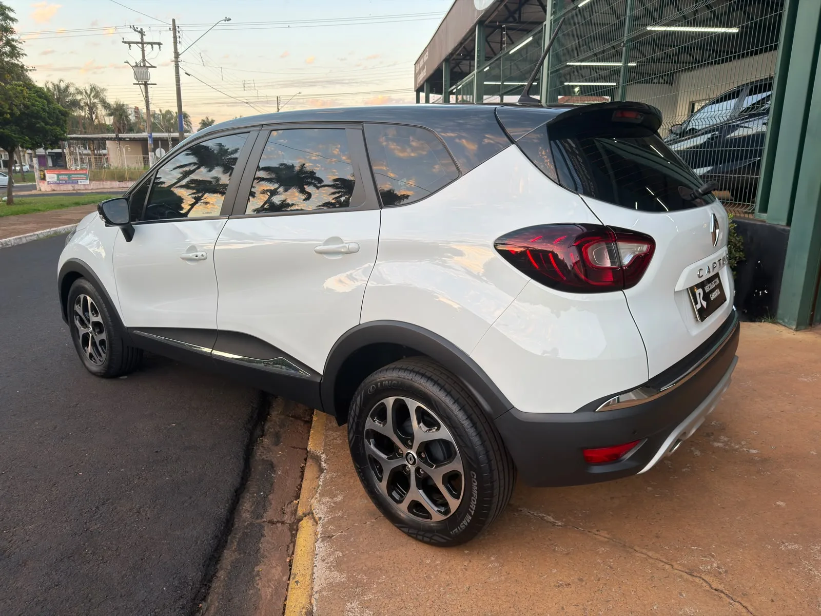 Renault Captur 2022 — foto 4