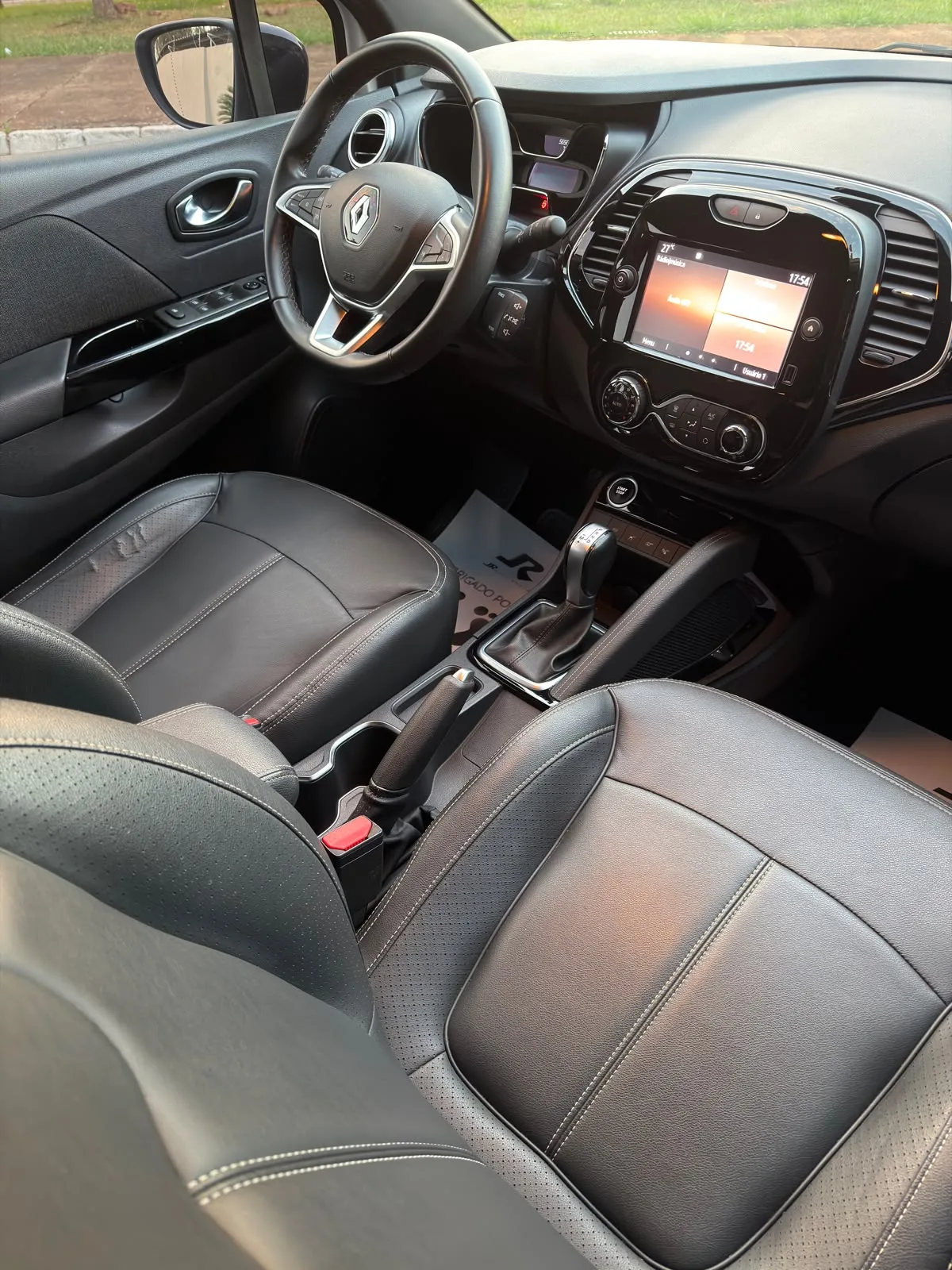 Renault Captur 2022 — foto 7